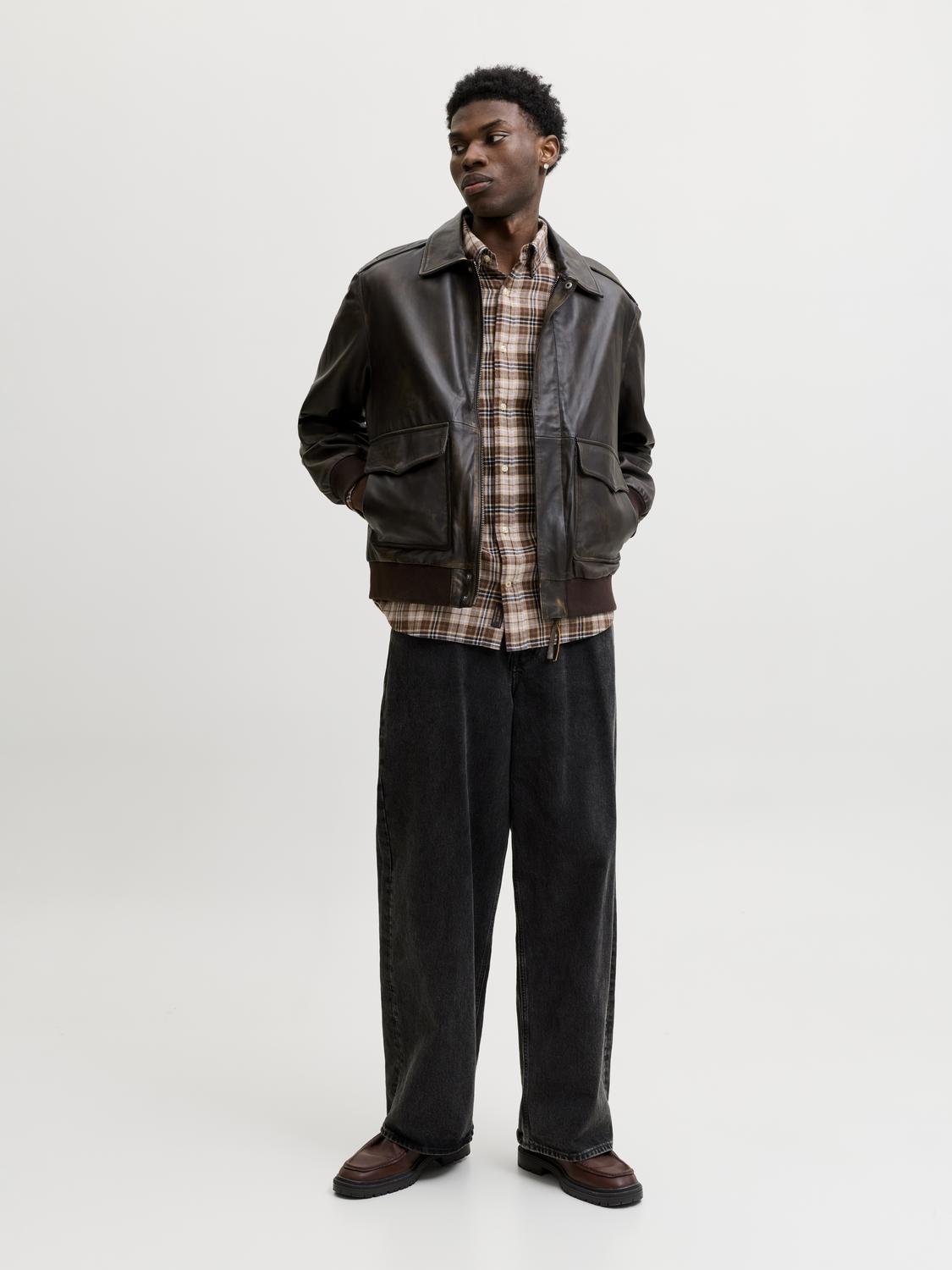 model_shot-front_full